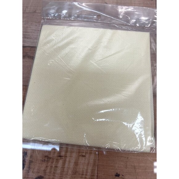 Charles Craft 18 Count Aida Cross Stitch Fabric Packaged - Picture 2 of 2